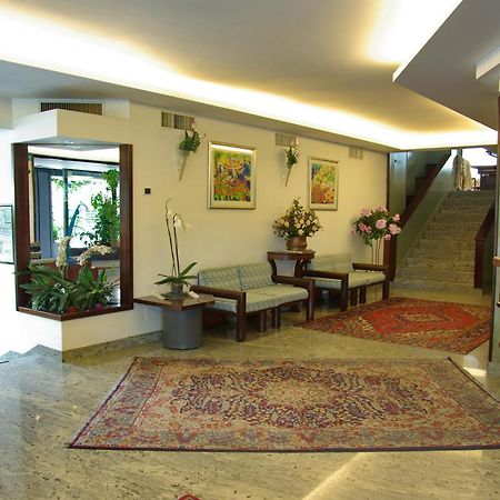 ג'וליאנובה Zenit Hotel מראה חיצוני תמונה