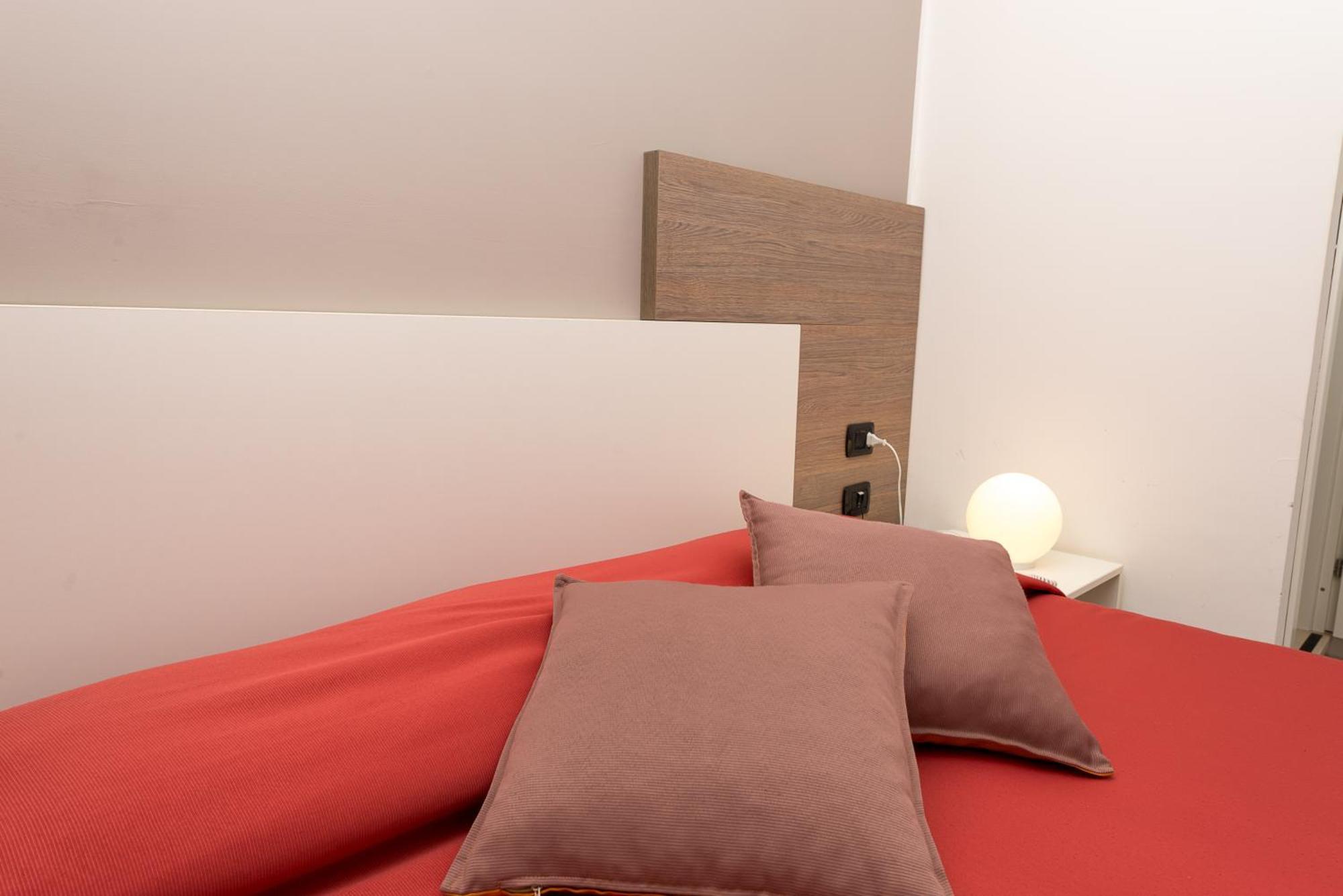ג'וליאנובה Zenit Hotel מראה חיצוני תמונה