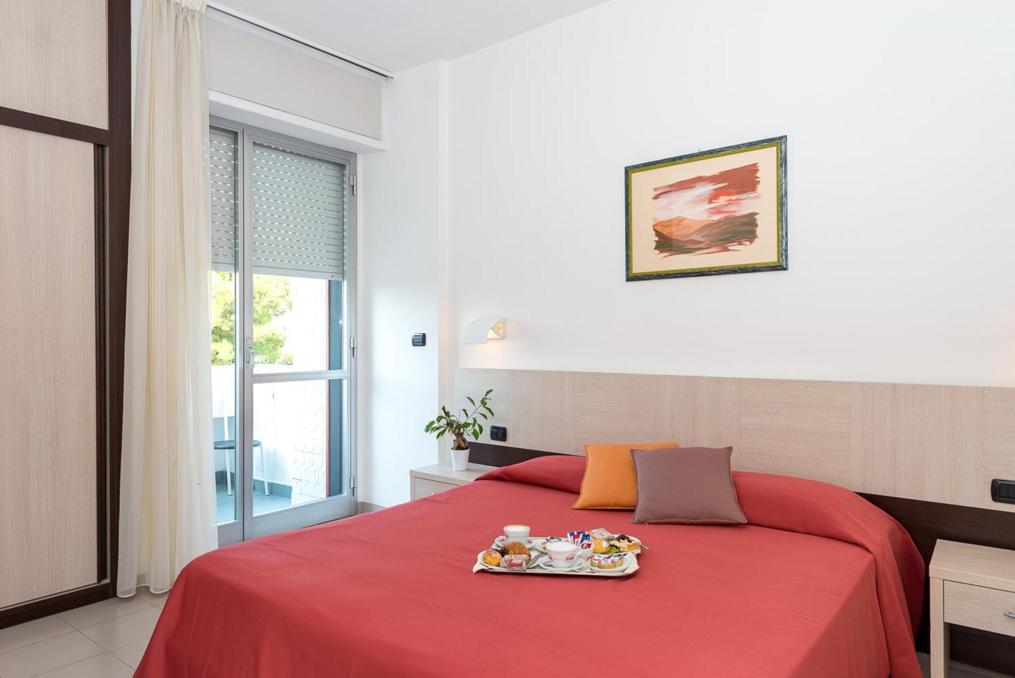 ג'וליאנובה Zenit Hotel מראה חיצוני תמונה