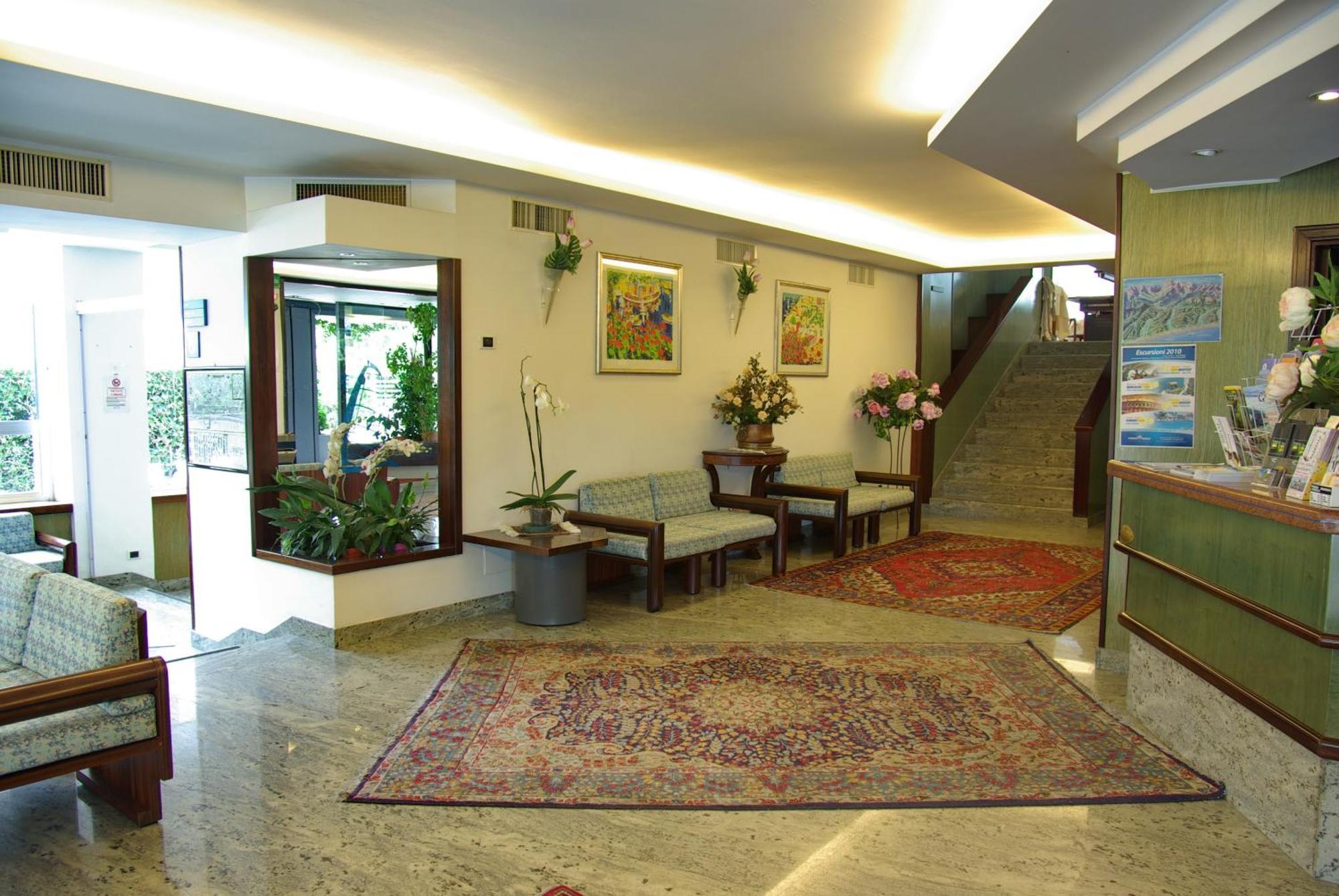 ג'וליאנובה Zenit Hotel מראה חיצוני תמונה